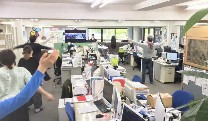 朝のラジオ体操の様子