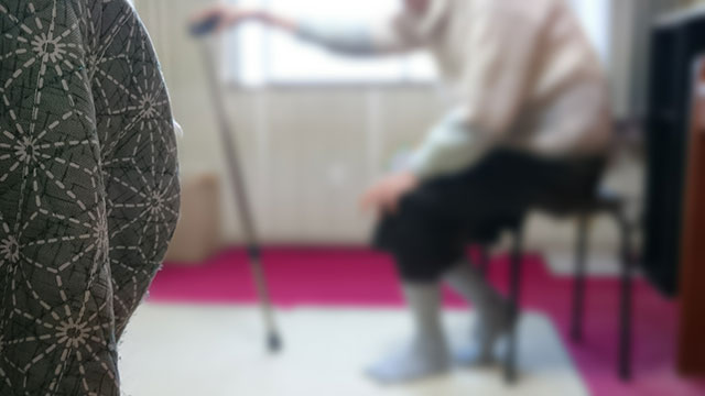介護施設の見守りシステムは、入居者のベッドでの状態や心拍・呼吸、居室状況などさまざまな状態を見守ることができます。